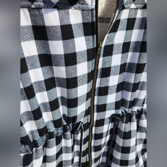 Doublju black and white plaid, sherpa lined, vest size S - Picture 4 of 7